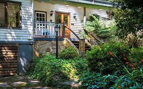 Winter Rose - Gorgeous Gardens Sleeps 5